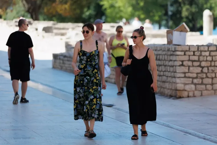 Kao pravi model: Djevojka u Zadru pozirala u centru grada, nema tko je nije gledao