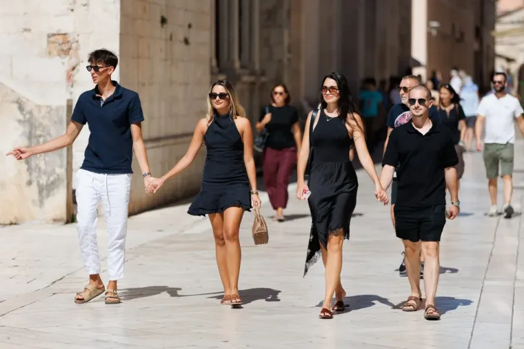 Kao pravi model: Djevojka u Zadru pozirala u centru grada, nema tko je nije gledao