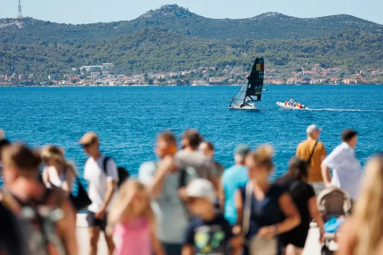 Kao pravi model: Djevojka u Zadru pozirala u centru grada, nema tko je nije gledao