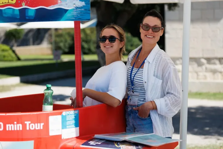 Kao pravi model: Djevojka u Zadru pozirala u centru grada, nema tko je nije gledao