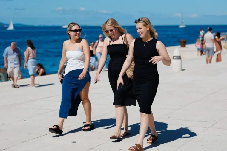 Kao pravi model: Djevojka u Zadru pozirala u centru grada, nema tko je nije gledao