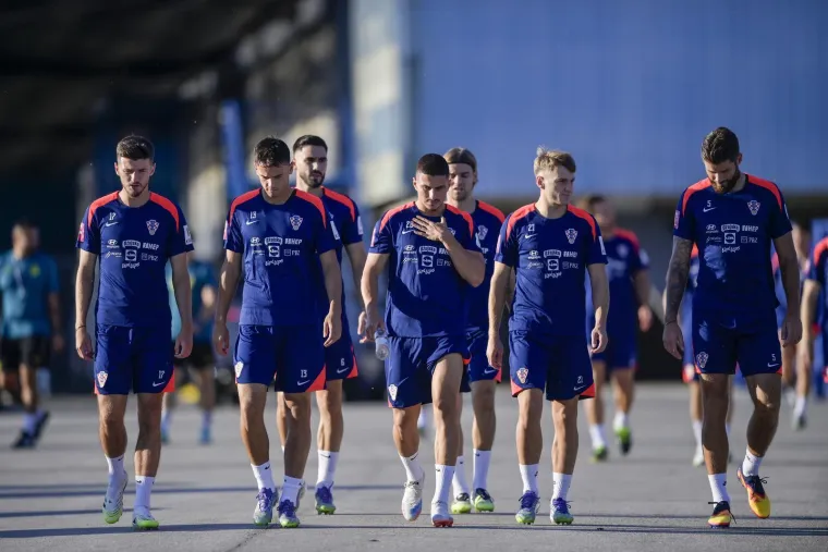 Vatreni se spremaju: Luka nasmijava policajce i žuri na trening na teren posebna imena