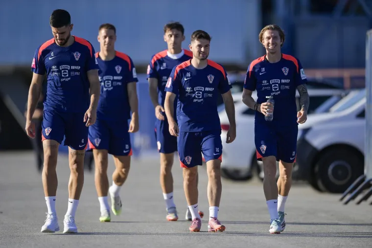 Vatreni se spremaju: Luka nasmijava policajce i žuri na trening na teren posebna imena