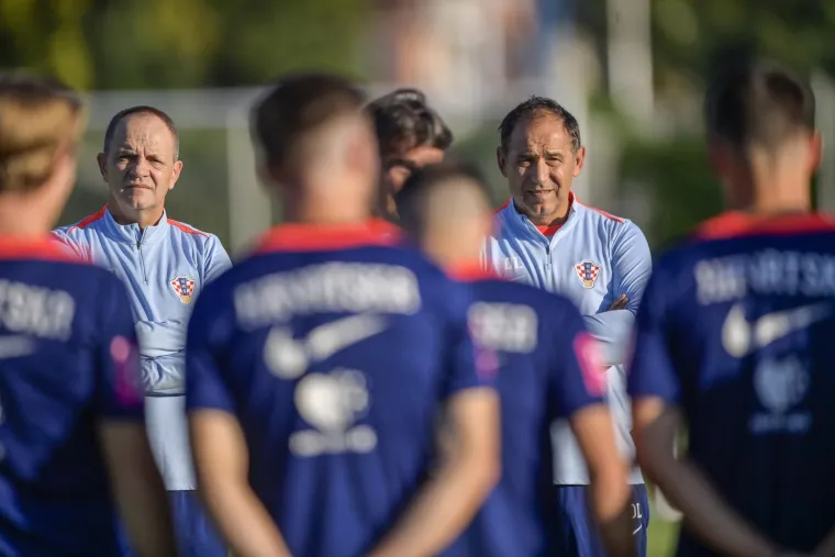 Vatreni se spremaju: Luka nasmijava policajce i žuri na trening na teren posebna imena