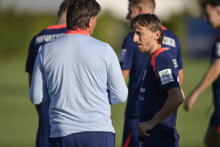 Vatreni se spremaju: Luka nasmijava policajce i žuri na trening na teren posebna imena