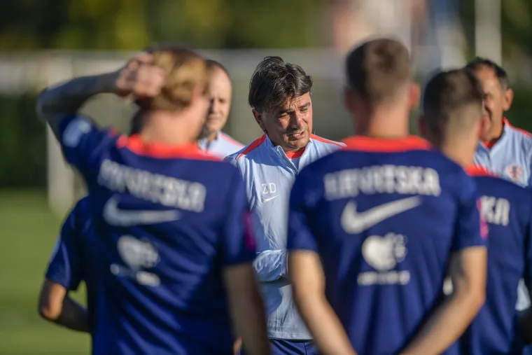 Vatreni se spremaju: Luka nasmijava policajce i žuri na trening na teren posebna imena