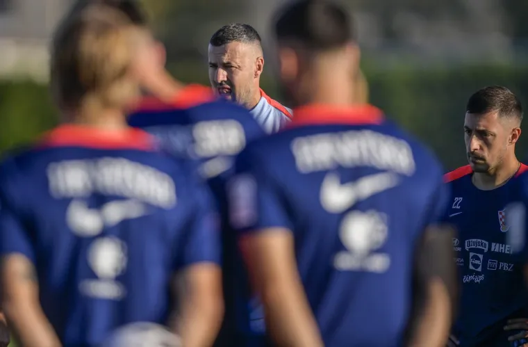 Vatreni se spremaju: Luka nasmijava policajce i žuri na trening na teren posebna imena