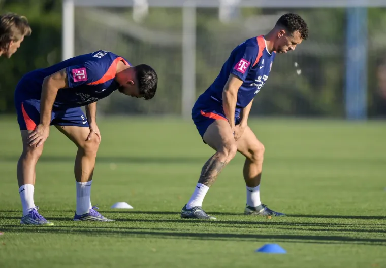 Vatreni se spremaju: Luka nasmijava policajce i žuri na trening na teren posebna imena