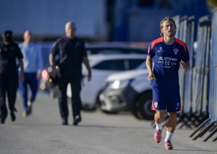 Trening Vatrenih u savr&scaron;enom raspoloženju Luke Modrića, ali svi su primjetili Peri&scaron;ićevu bombu od noge