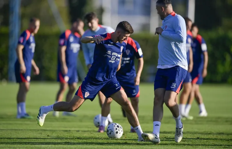 Trening Vatrenih u savr&scaron;enom raspoloženju Luke Modrića, ali svi su primjetili Peri&scaron;ićevu bombu od noge
