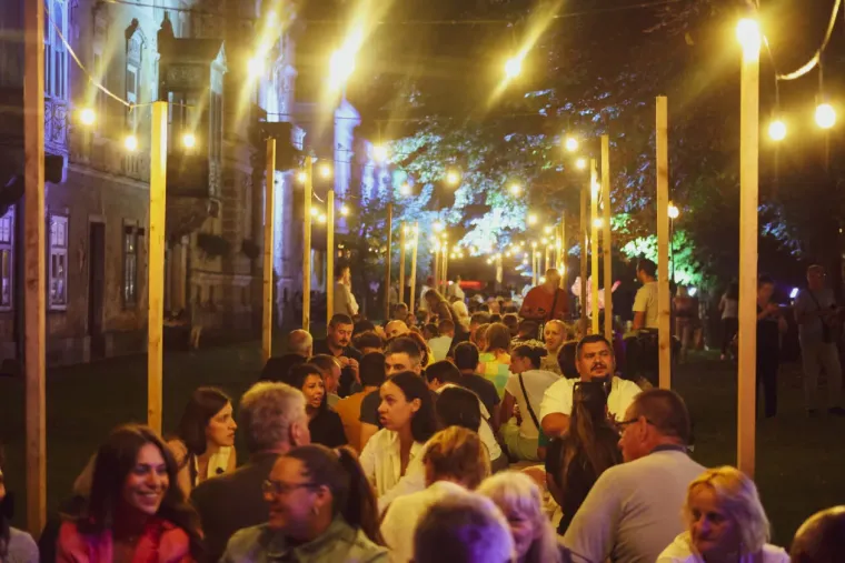 Tomislav Bralić i Nika Turković zapjevali na Danima piva, a pravi show napravile su ove dame