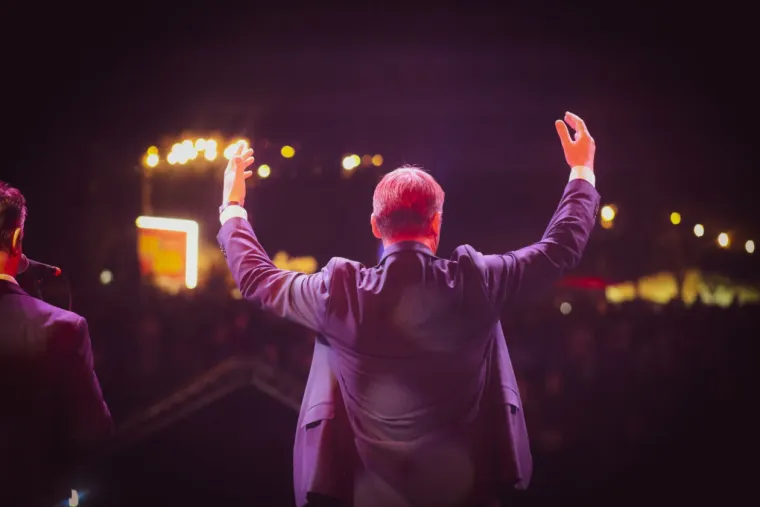 Tomislav Bralić i Nika Turković zapjevali na Danima piva, a pravi show napravile su ove dame