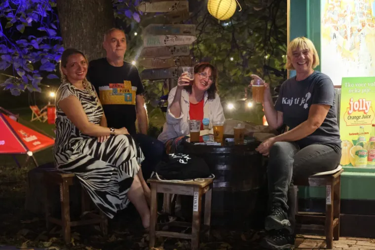 Tomislav Bralić i Nika Turković zapjevali na Danima piva, a pravi show napravile su ove dame