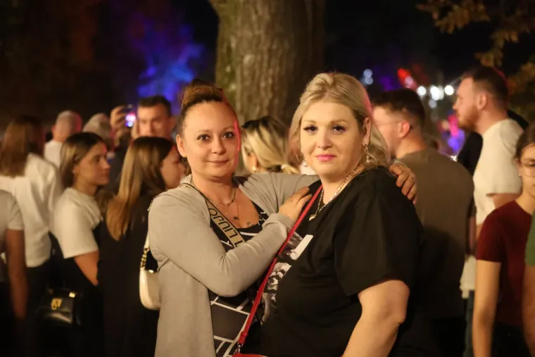 Tomislav Bralić i Nika Turković zapjevali na Danima piva, a pravi show napravile su ove dame