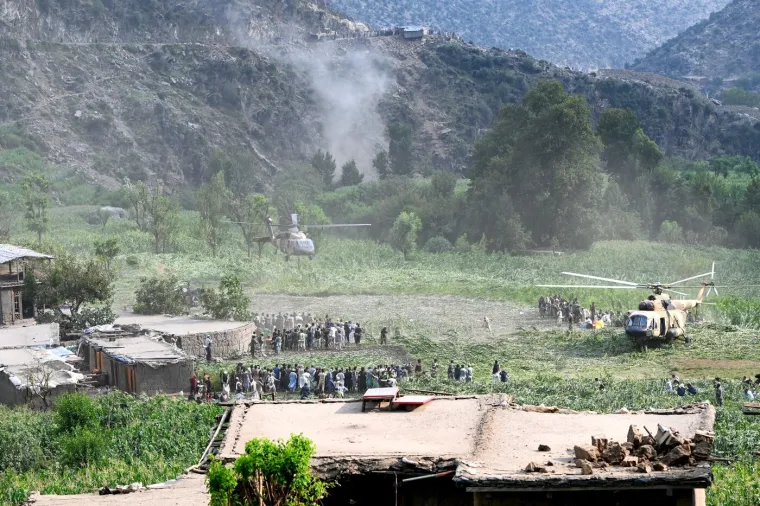 Tuga i jad: Preživjeli pokapaju mrtve, a strahuje se da je masa ljudi ostala zatrpana