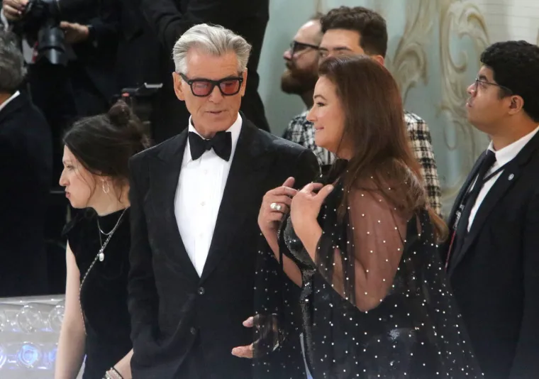 Nekad je bila mršavica, a danas...: Bondovu ženu ne štede s uvredama, a on je i dalje voli