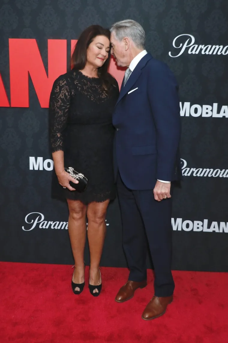 Nekad je bila mršavica, a danas...: Bondovu ženu ne štede s uvredama, a on je i dalje voli