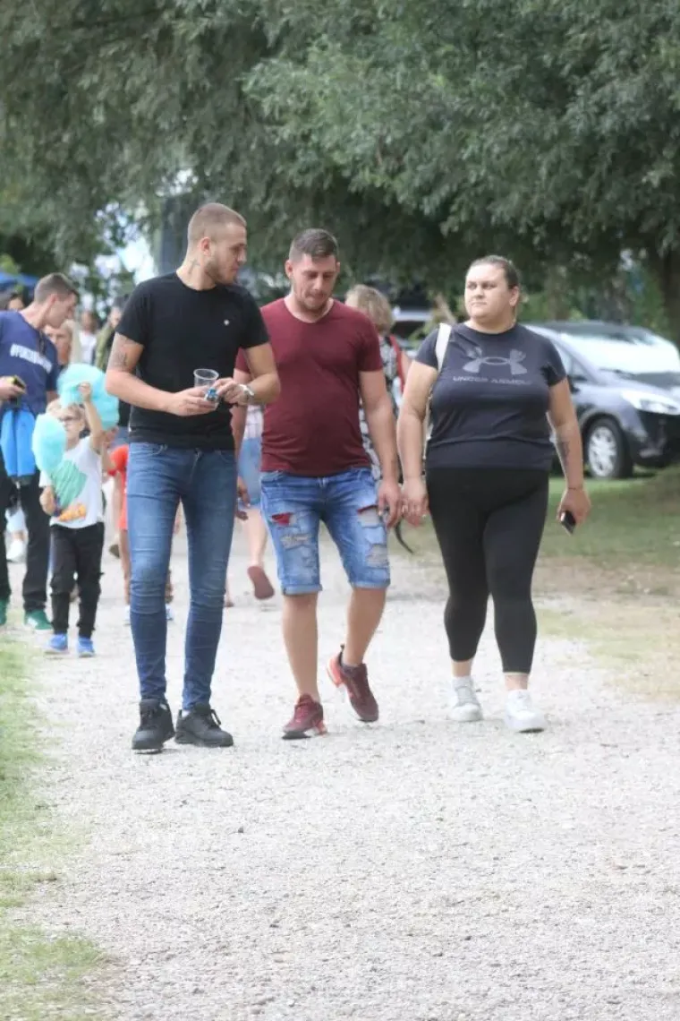 Prirodna ljepotica kakvu rijetko viđamo: Domaća glumica osvojila Međimurje u ležernom izdanju