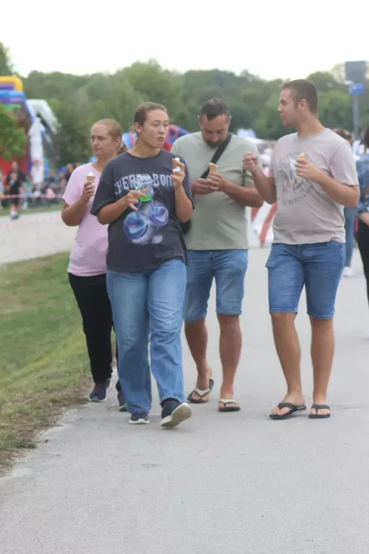 Prirodna ljepotica kakvu rijetko viđamo: Domaća glumica osvojila Međimurje u ležernom izdanju