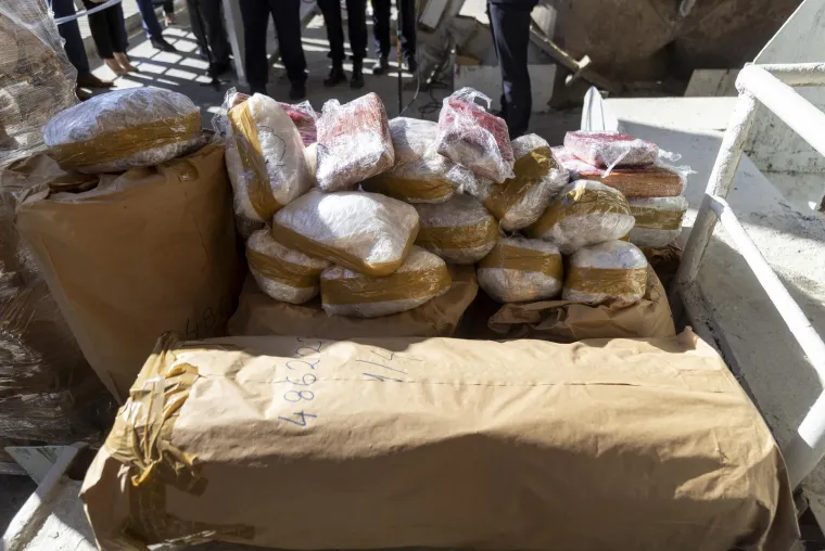 Božinović presretan pozirao kraj tone kokaina, heroina i trave prije nego &scaron;to je nestala u plamenu