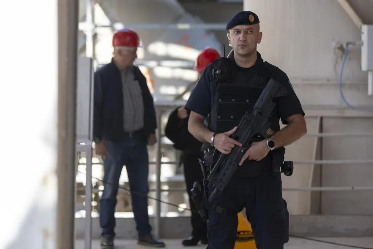 Božinović presretan pozirao kraj tone kokaina, heroina i trave prije nego &scaron;to je nestala u plamenu