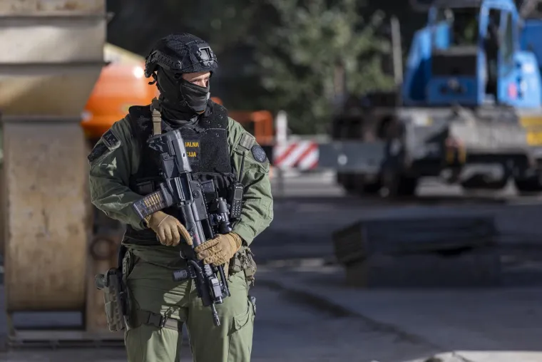 Božinović presretan pozirao kraj tone kokaina, heroina i trave prije nego &scaron;to je nestala u plamenu