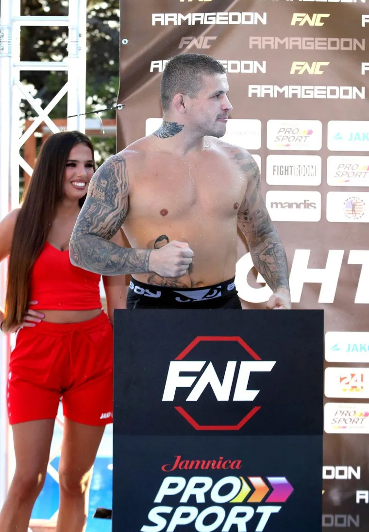 Vaso i Croata se potukli u bazenu: Pogledajte sukob koji je zapalio regionalnu MMA scenu