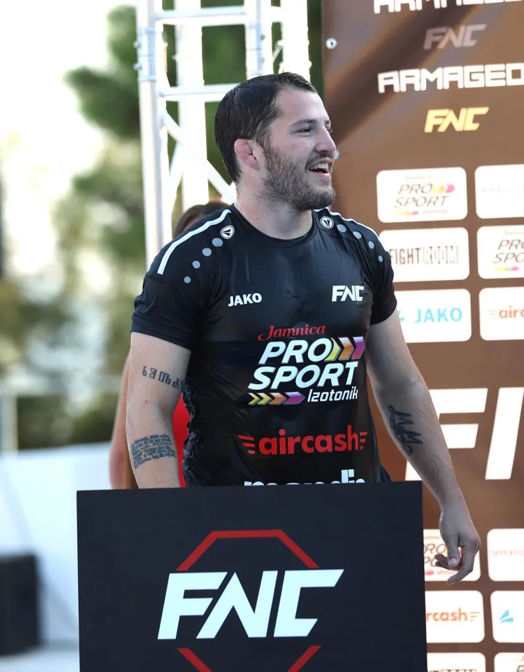 Vaso i Croata se potukli u bazenu: Pogledajte sukob koji je zapalio regionalnu MMA scenu