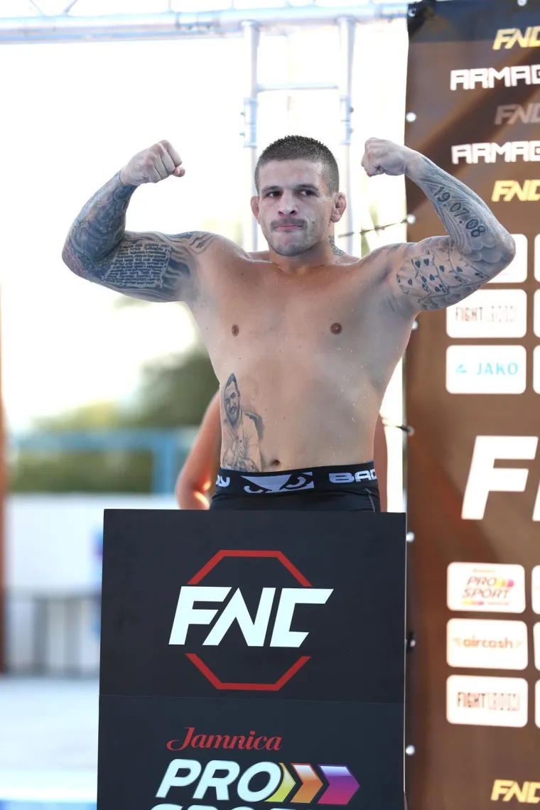 Vaso i Croata se potukli u bazenu: Pogledajte sukob koji je zapalio regionalnu MMA scenu