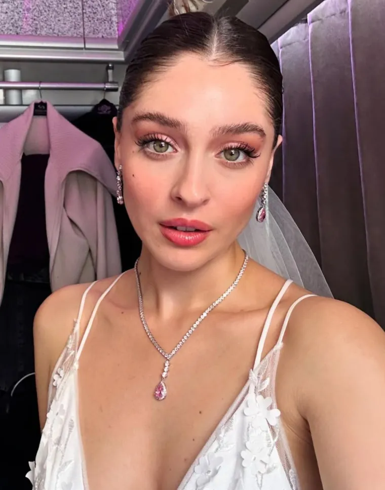 Krasotica zelenih očiju skoro postala učiteljica: Danas glumica, a frajere redom baca na koljena