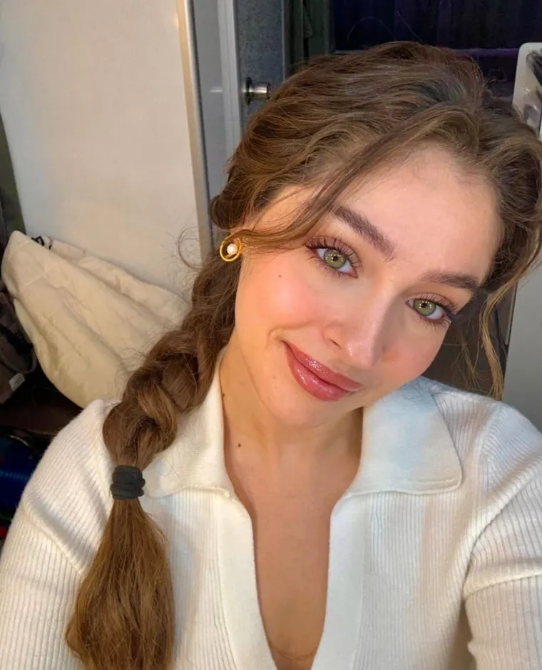 Krasotica zelenih očiju skoro postala učiteljica: Danas glumica, a frajere redom baca na koljena