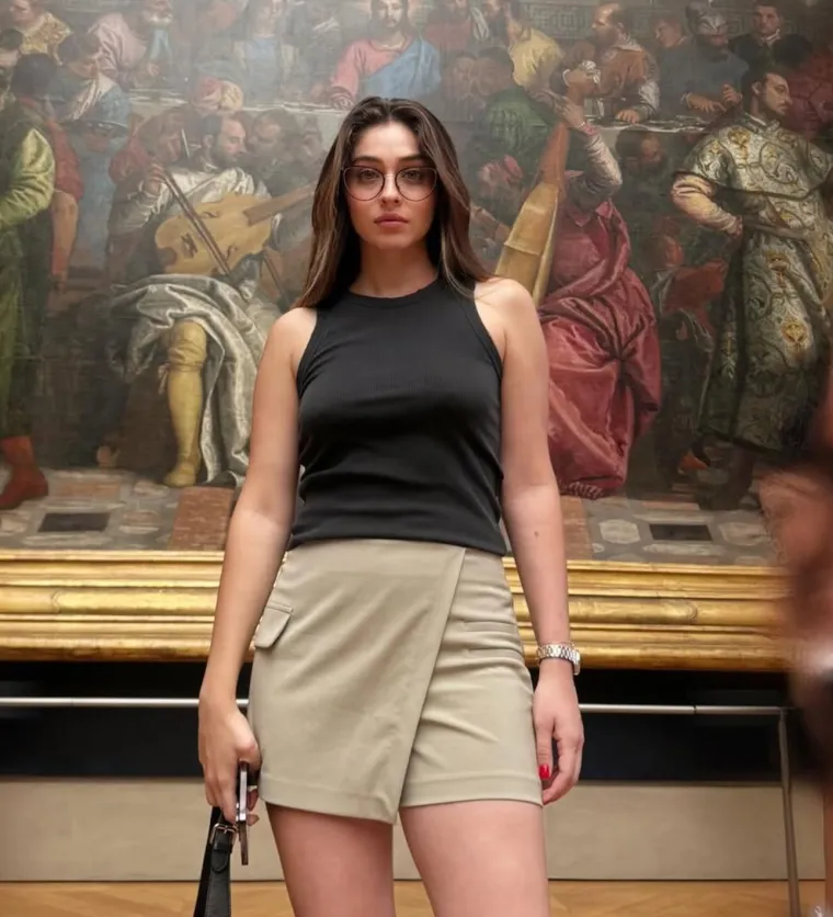 Krasotica zelenih očiju skoro postala učiteljica: Danas glumica, a frajere redom baca na koljena