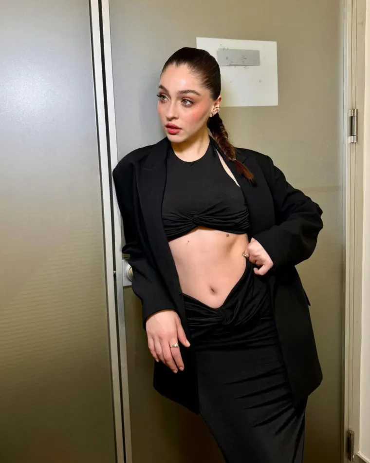 Krasotica zelenih očiju skoro postala učiteljica: Danas glumica, a frajere redom baca na koljena