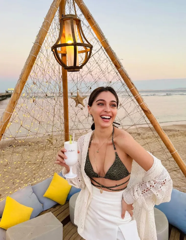 Krasotica zelenih očiju skoro postala učiteljica: Danas glumica, a frajere redom baca na koljena