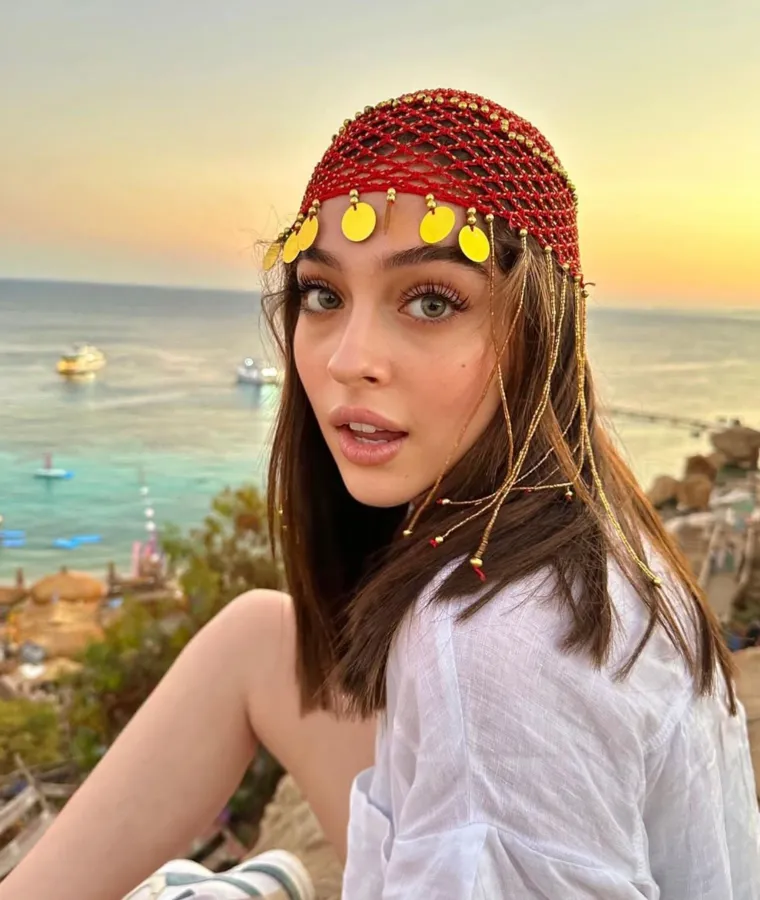 Krasotica zelenih očiju skoro postala učiteljica: Danas glumica, a frajere redom baca na koljena