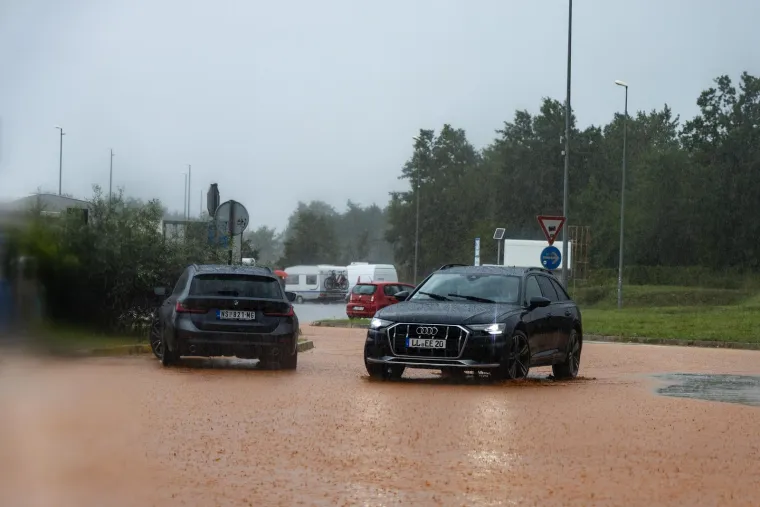 Ceste postale blatne kaljuže, a dvorišta bazeni: Nevjerojatne scene nakon nevremena u Istri