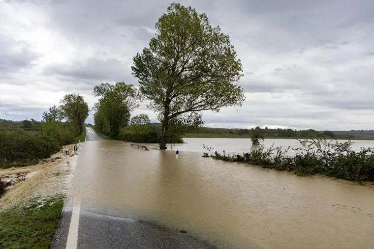 Ceste postale blatne kaljuže, a dvorišta bazeni: Nevjerojatne scene nakon nevremena u Istri