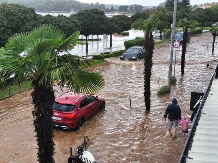 Ceste postale blatne kaljuže, a dvorišta bazeni: Nevjerojatne scene nakon nevremena u Istri