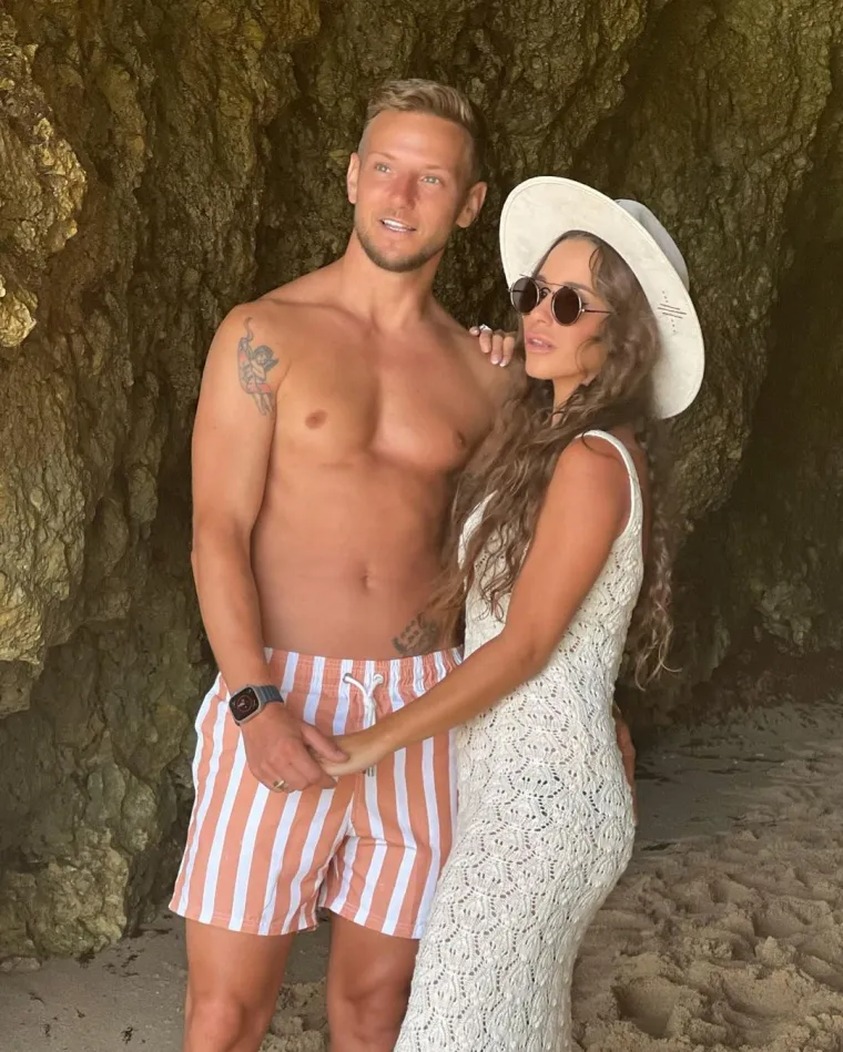 Ovako izgleda ljeto supruge Ivana Rakitića: Zgodna Španjolka voli pozirati u kupaćim kostimima