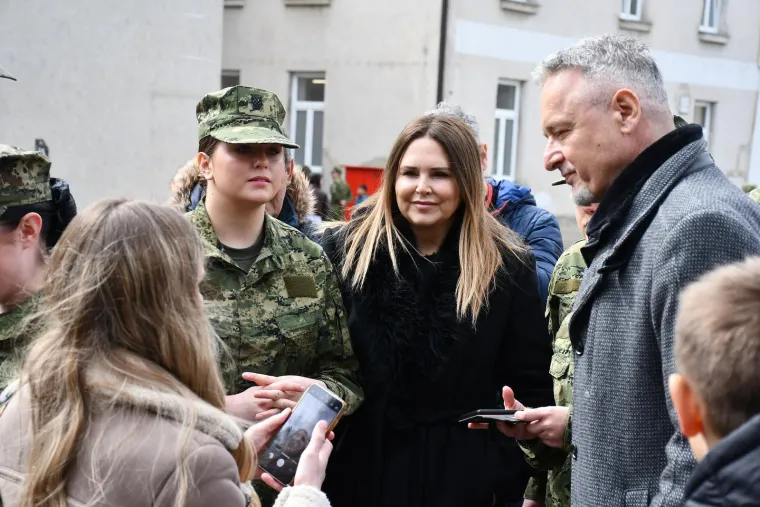 Thompsonovu suprugu ne bi prepoznali na starim fotografijama: Pogledajte njezinu transformaciju
