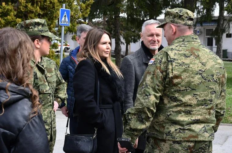 Thompsonovu suprugu ne bi prepoznali na starim fotografijama: Pogledajte njezinu transformaciju