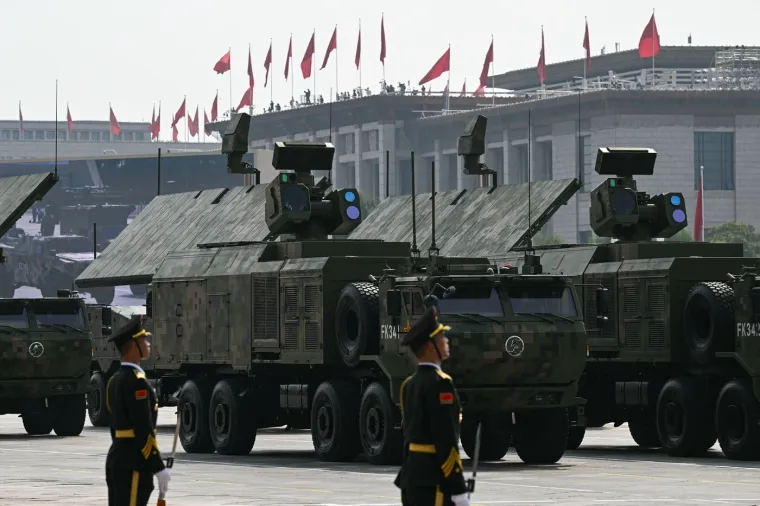 Xi odaslao moćnu poruku: Nuklearni arsenal, robotski psi, podvodni dronovi i lijepe vojnikinje