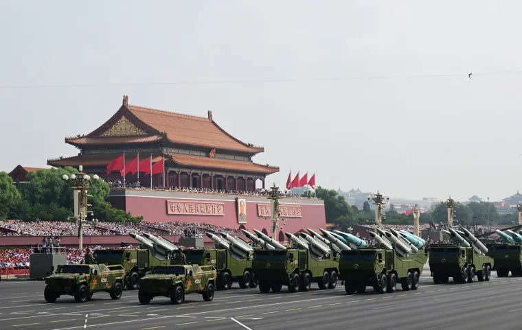 Xi odaslao moćnu poruku: Nuklearni arsenal, robotski psi, podvodni dronovi i lijepe vojnikinje