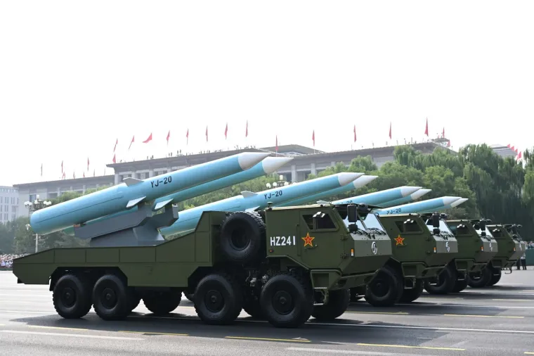 Xi odaslao moćnu poruku: Nuklearni arsenal, robotski psi, podvodni dronovi i lijepe vojnikinje