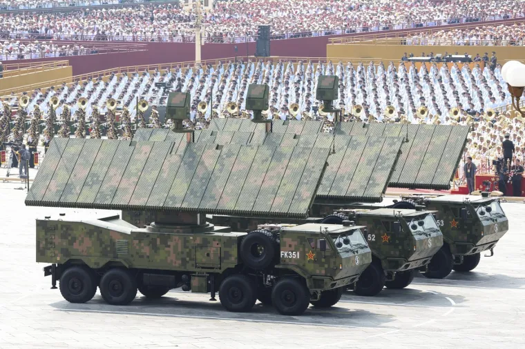 Xi odaslao moćnu poruku: Nuklearni arsenal, robotski psi, podvodni dronovi i lijepe vojnikinje