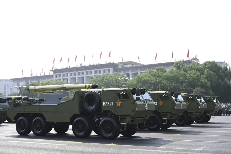 Xi odaslao moćnu poruku: Nuklearni arsenal, robotski psi, podvodni dronovi i lijepe vojnikinje