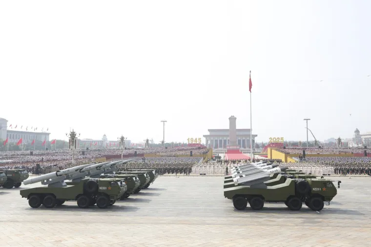 Xi odaslao moćnu poruku: Nuklearni arsenal, robotski psi, podvodni dronovi i lijepe vojnikinje