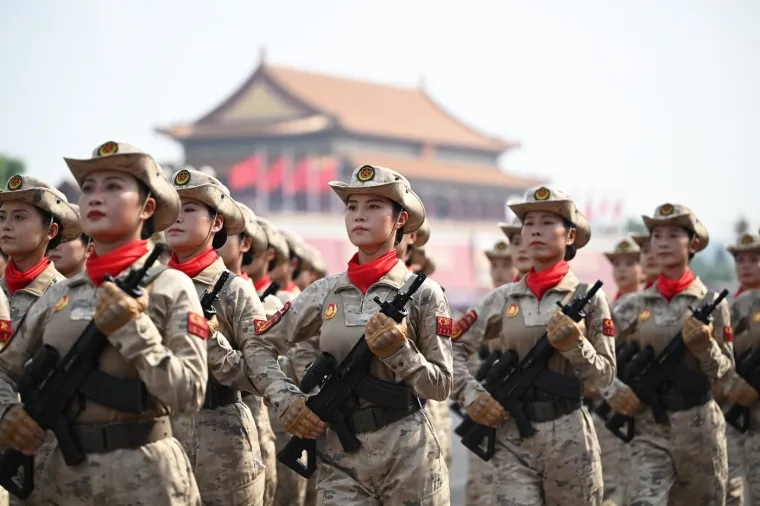 Xi odaslao moćnu poruku: Nuklearni arsenal, robotski psi, podvodni dronovi i lijepe vojnikinje