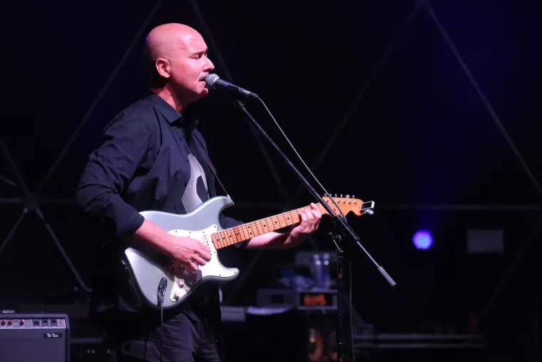 Atraktivne cure plijenile pažnju na Plavom orkestru: Pogledajte tko je sve bio u prvom redu