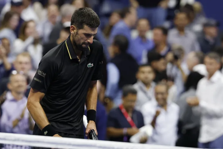 Publika pljeskala Đokovićevim proma&scaron;ajima, a on im slao poljupce: Na kraju pao i pobjednički ples